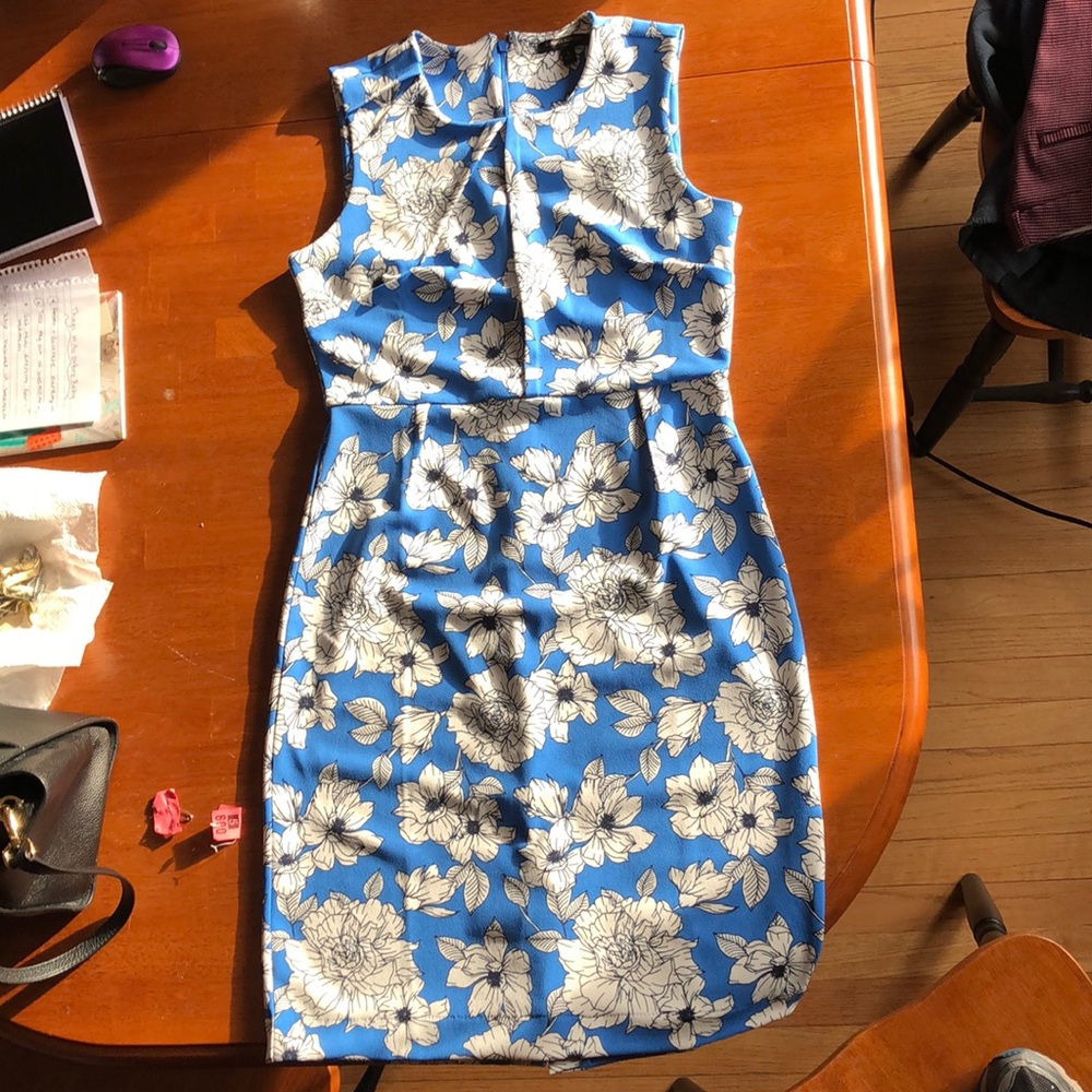 Sleeveless dress